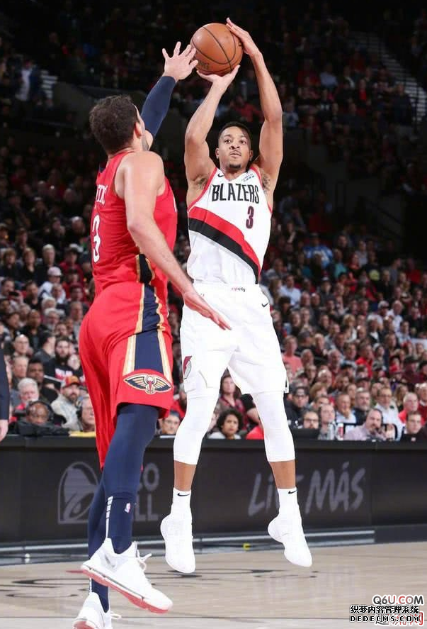 CJ麦科勒姆专属空袭5圣诞PE实物细节赏析 本赛季CJ上脚的个人PE有哪些 CJ麦科勒姆专属空袭5圣诞PE实物细节赏析 本赛季CJ上脚的个人PE有哪些