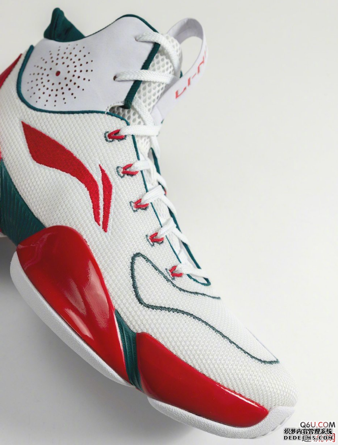 CJ麦科勒姆专属空袭5圣诞PE实物细节赏析 本赛季CJ上脚的个人PE有哪些 CJ麦科勒姆专属空袭5圣诞PE实物细节赏析 本赛季CJ上脚的个人PE有哪些