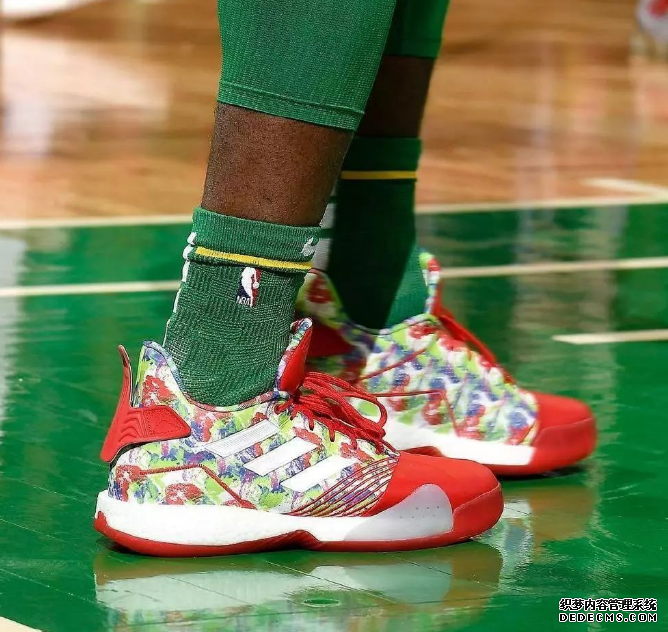 2018圣诞大战詹姆斯上脚lbj16超人配色 圣诞大战颜值超高的鞋款盘点 2018圣诞大战詹姆斯上脚lbj16超人配色 圣诞大战颜值超高的鞋款盘点