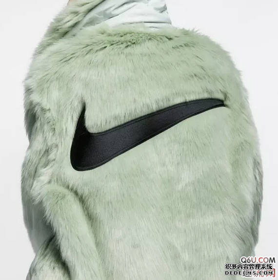Nike大LOGO外套Ambush联名实物欣赏 Nike联名Ambush大衣现在还能入手吗 Nike大LOGO外套Ambush联名实物欣赏 Nike联名Ambush大衣现在还能入手吗