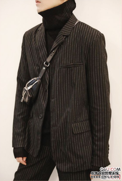 年会穿什么西装合适 年会西装穿什么颜色好看呢 年会穿什么西装合适 年会西装穿什么颜色好看呢