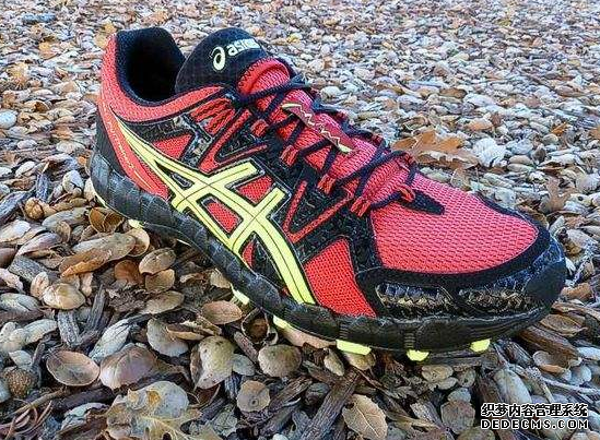 越野跑鞋适合跑步吗 越野跑鞋有什么特点 越野跑鞋适合跑步吗 越野跑鞋有什么特点
