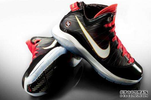 篮球鞋鞋底硬怎么回事 鞋底什么材质的比较好 篮球鞋鞋底硬怎么回事 鞋底什么材质的比较好