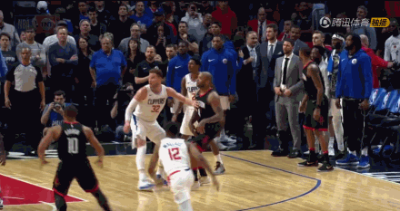 保罗率哈登等人闯快船更衣室 火箭快船严重冲突的前因后果 保罗率哈登等人闯快船更衣室 火箭快船严重冲突的前因后果