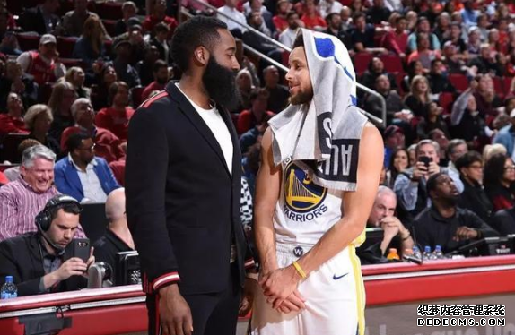 汤普森三分球命中数排联盟第一 水花兄弟三分为何如此准 汤普森三分球命中数排联盟第一 水花兄弟三分为何如此准