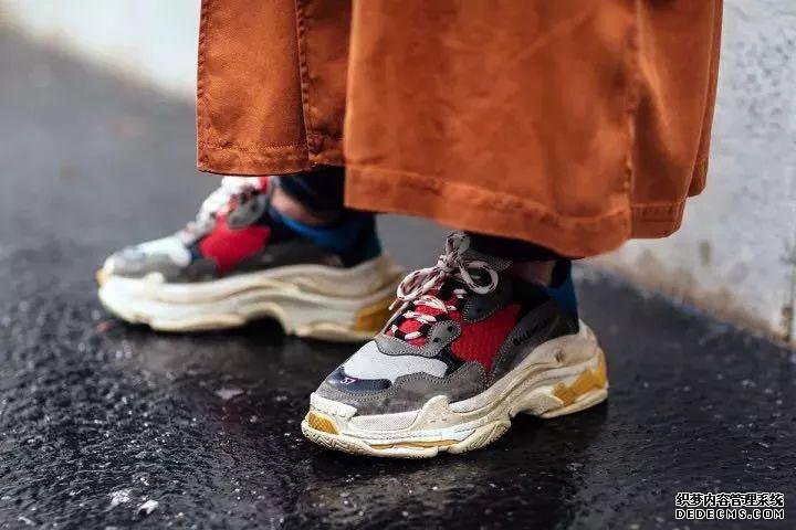 巴黎世家老爹鞋真假对比 Balenciaga Triple-S鉴定方法 巴黎世家老爹鞋真假对比 Balenciaga Triple-S鉴定方法