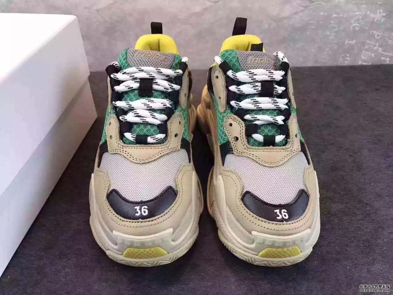 巴黎世家老爹鞋真假对比 Balenciaga Triple-S鉴定方法 巴黎世家老爹鞋真假对比 Balenciaga Triple-S鉴定方法