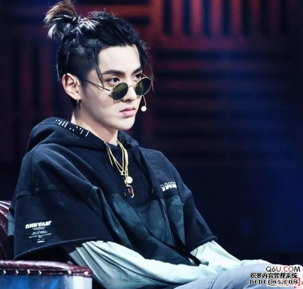 吴亦凡穿AJ搭配全员恶人丑吗 吴亦凡穿搭功力是怎么进步的 吴亦凡穿AJ搭配全员恶人丑吗 吴亦凡穿搭功力是怎么进步的