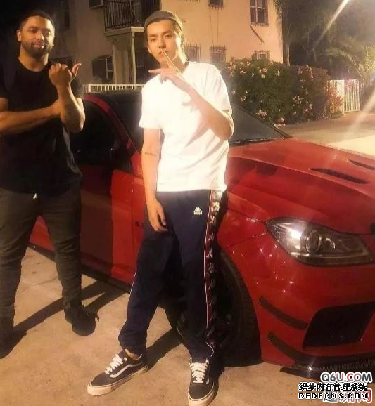 吴亦凡穿AJ搭配全员恶人丑吗 吴亦凡穿搭功力是怎么进步的 吴亦凡穿AJ搭配全员恶人丑吗 吴亦凡穿搭功力是怎么进步的