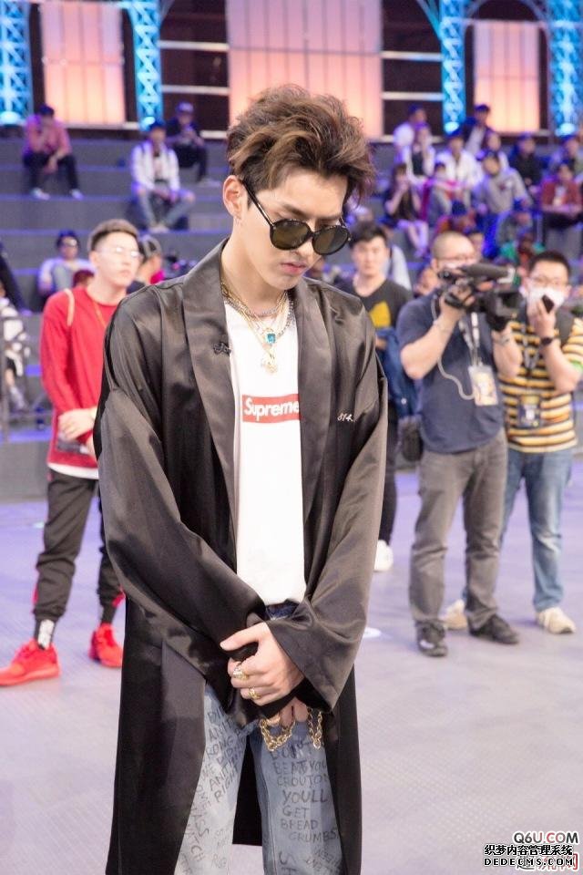 吴亦凡超酷时尚潮男穿搭 男孩子如何穿搭时尚帅气 吴亦凡超酷时尚潮男穿搭 男孩子如何穿搭时尚帅气