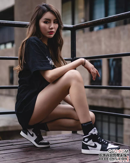 yeezy老爹鞋与AJ1如何穿搭好看 女生穿yeezy老爹鞋和AJ1哪个更好看 yeezy老爹鞋与AJ1如何穿搭好看 女生穿yeezy老爹鞋和AJ1哪个更好看