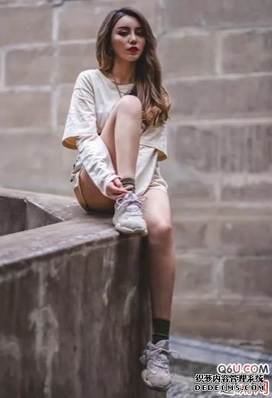 yeezy老爹鞋与AJ1如何穿搭好看 女生穿yeezy老爹鞋和AJ1哪个更好看 yeezy老爹鞋与AJ1如何穿搭好看 女生穿yeezy老爹鞋和AJ1哪个更好看